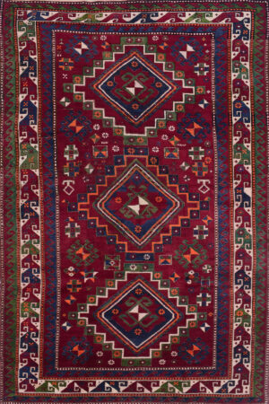שטיח קווקזי עתיק בסגנון כפרי