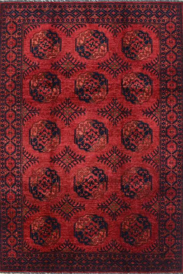שטיח אפגן בסגנון כפרי בצבע חום ובדוגמאות גאומטריות