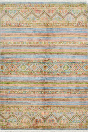 שטיח צבעוני בסגנון כפרי
