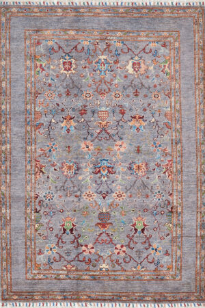 שטיח כפרי מלבני בעיצוב פרסי מצמר צבעוני