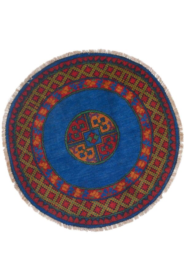 שטיח עגול בסגנון אפגני מצמר בצבעים אדום וכחול מתאים במיוחד לחדר שינה