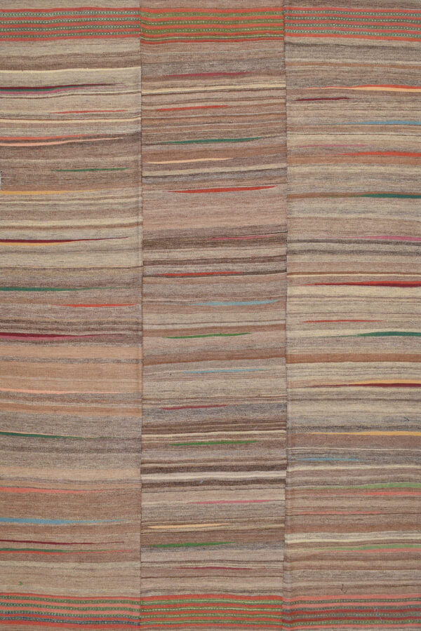 שטיח קילים כפרי מלבני בעיצוב צבעוני מצמר