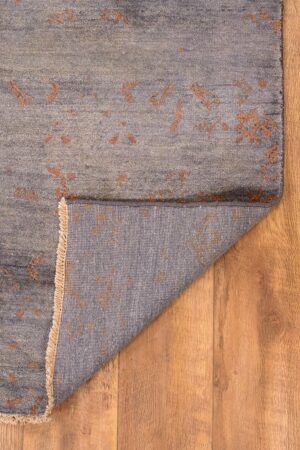 שטיח פרסי בעיצוב פלורל 03 מודרני ומלבני מחומר צמר ויסקוזה בצבעים חום וכחול מתאים לחדר שינה משרד סלון