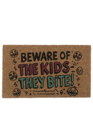 שטיח כניסה ילדים נושכים