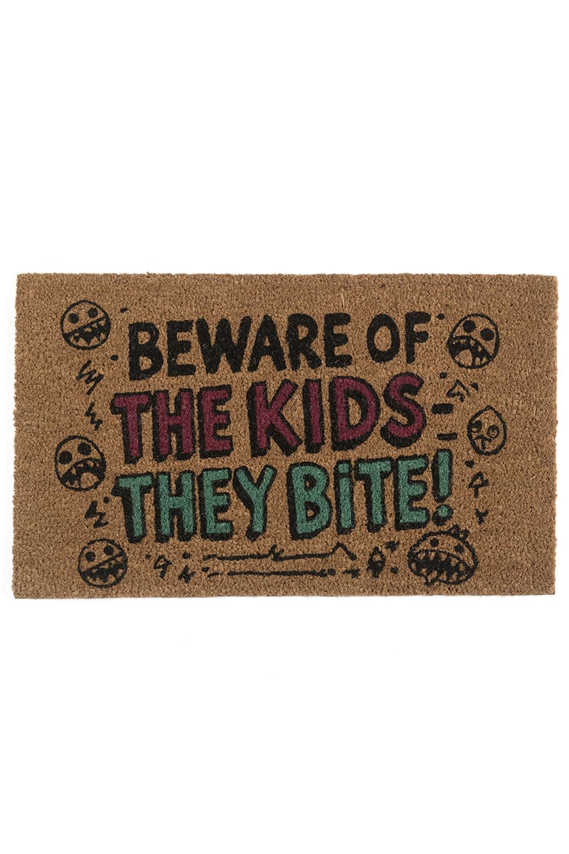 שטיח כניסה ילדים נושכים