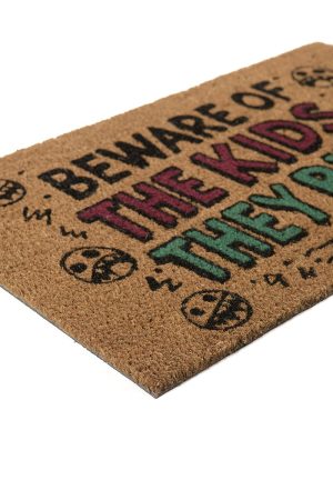 שטיח כניסה ילדים נושכים